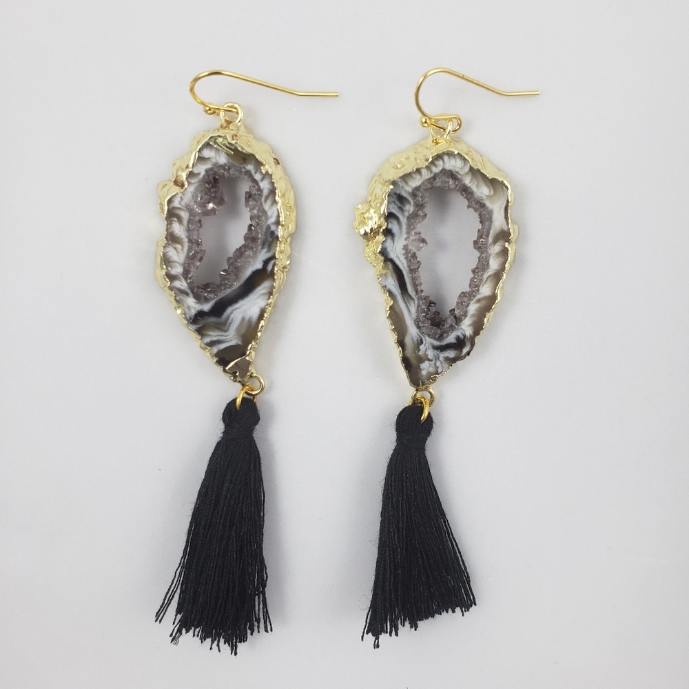 Geode slice tassel earrings (black) - Picture 3 of 7